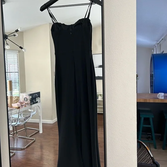 Elegant Black Evening Dress - Picture 6 of 8